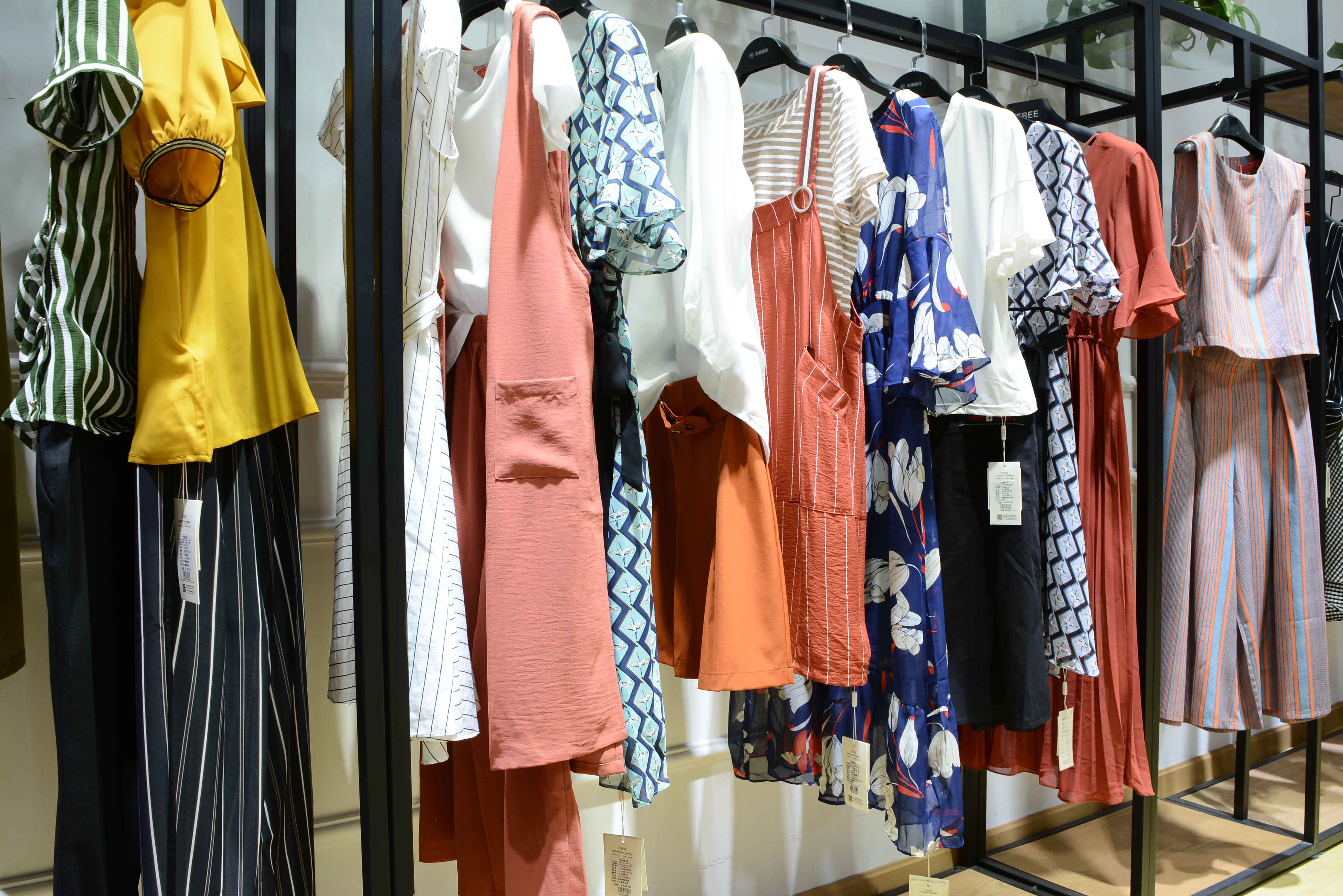 新手服裝店主必讀 夏裝批發(fā)進(jìn)貨全攻略與渠道解析