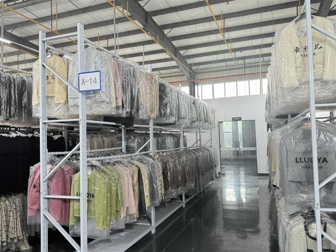 天門服裝創(chuàng)奇跡 五十家企業(yè)與四百名主播聯(lián)袂，首日帶貨六十萬(wàn)件激揚(yáng)二千萬(wàn)巨潮
